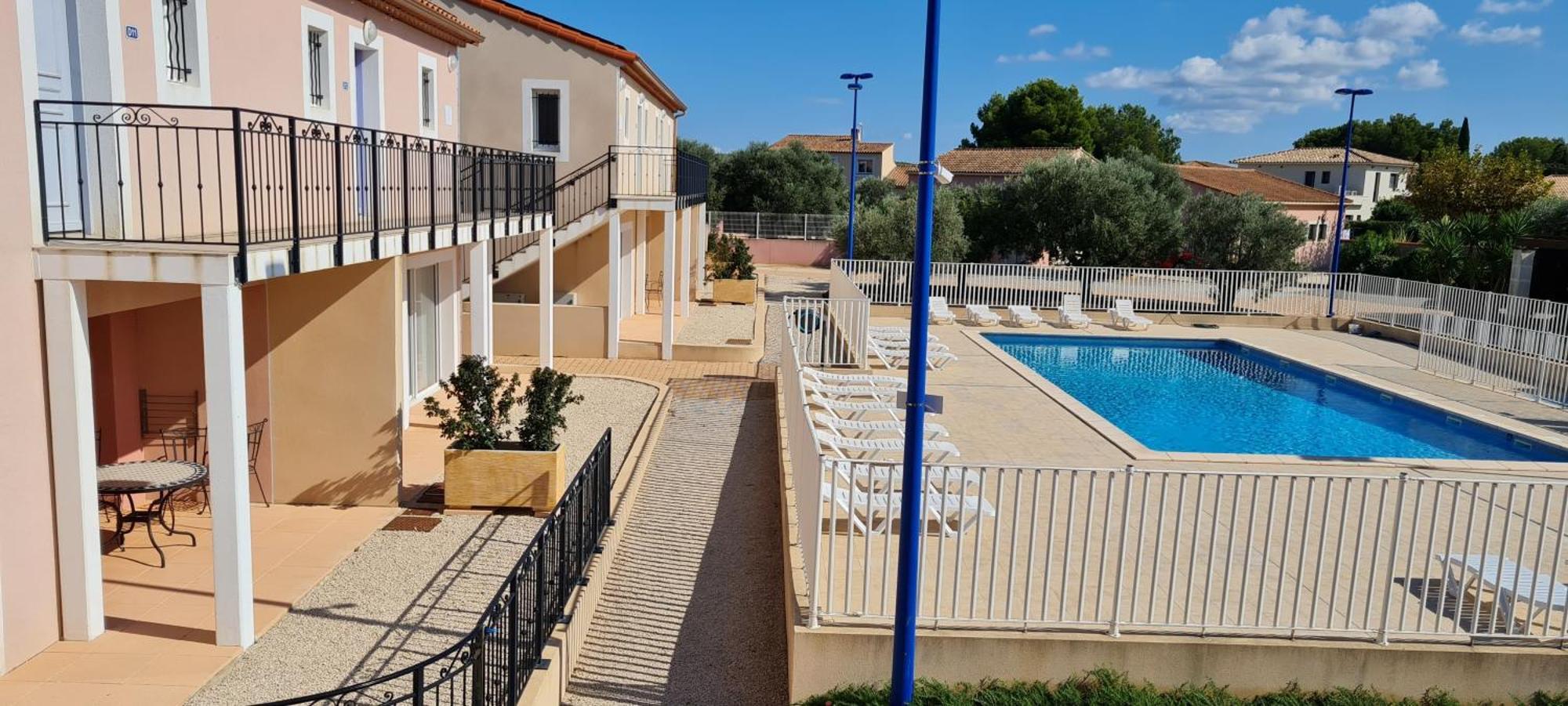 Residence Vacances & Appart'Hotel La Provence Saint-Mitre-les-Remparts Exterior photo