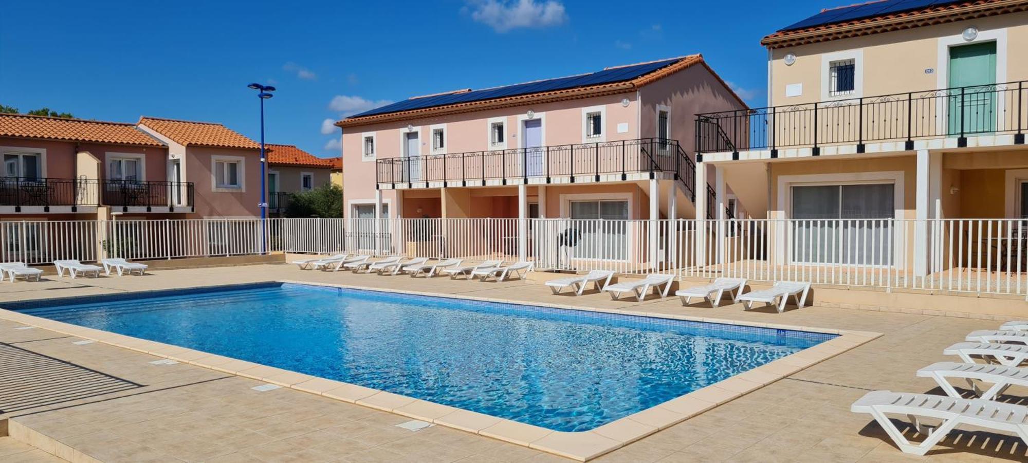 Residence Vacances & Appart'Hotel La Provence Saint-Mitre-les-Remparts Exterior photo